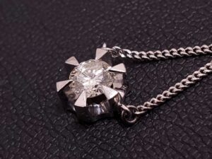 ブランド品＆金・プラチナ買取マート豊明店で買取したPt850、プラチナ製のダイヤ付きネックレス