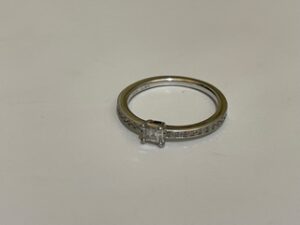 ブランド品＆金・プラチナ買取マート豊田ギャザ店で買取した貴金属プラチナ900ダイヤモンドリングです