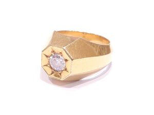ブランド品＆金・プラチナ買取マート碧南店で買取した１８金製のダイヤ付きデザインリング