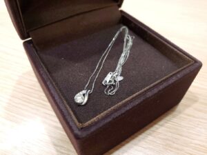 ブランド品＆金・プラチナ買取マート碧南店で買取したプラチナ製のダイヤ付きネックレス