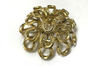 ブランド品＆金・プラチナ買取マート岡崎店で買取した貴金属：18金ブローチです