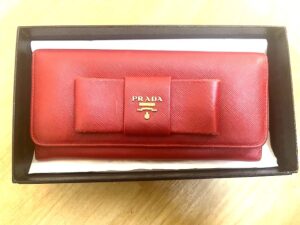 ブランド品＆金・プラチナ買取マート岡崎店で買取したブランド品：PRADA 財布